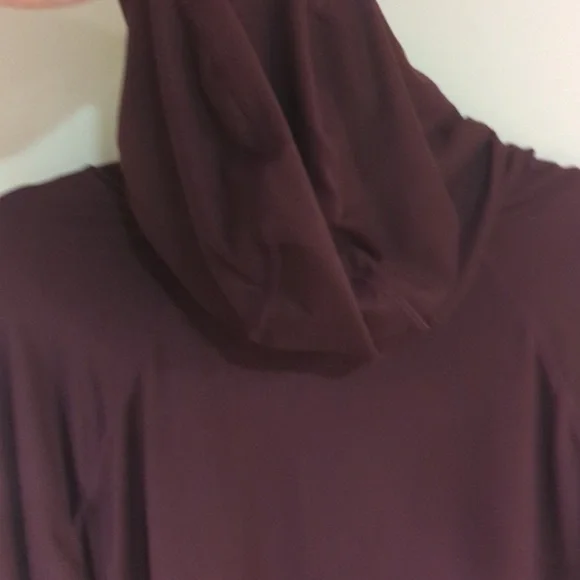 Reebok lightweight hoodie, Size M - Picture 9 of 9